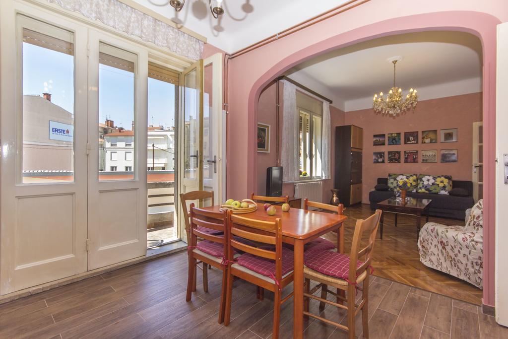 Spacious & Smart Center Apartment Пула Номер фото