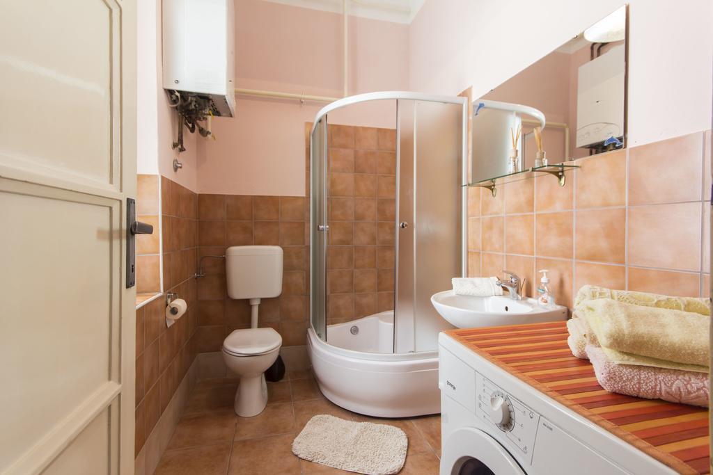 Spacious & Smart Center Apartment Пула Номер фото