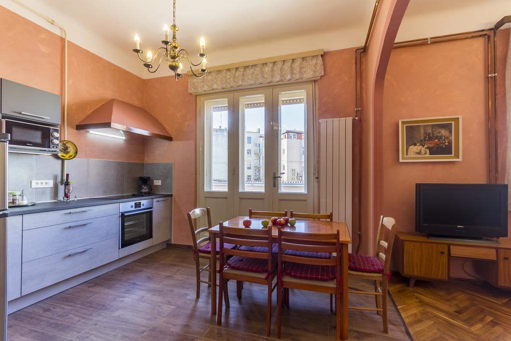 Spacious & Smart Center Apartment Пула Экстерьер фото