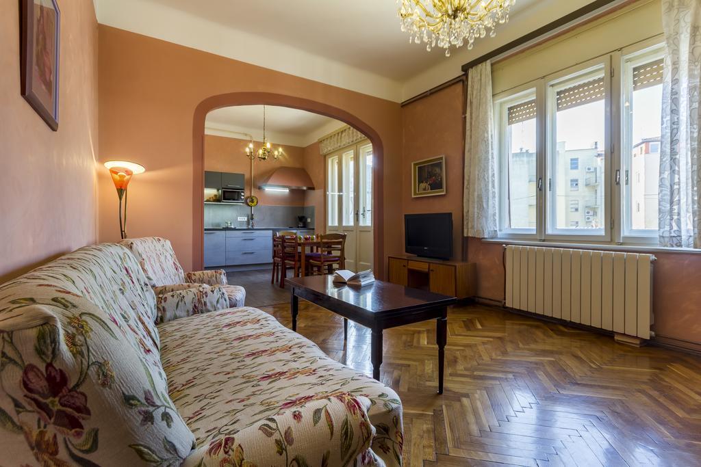 Spacious & Smart Center Apartment Пула Экстерьер фото